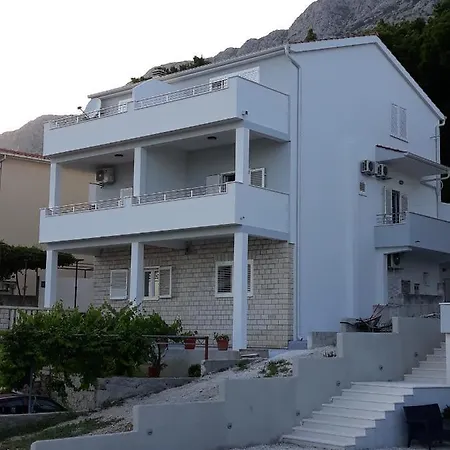 With A Parking Space Medici, Omis - 1045 아파트