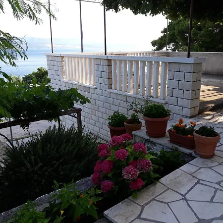With A Parking Space Medici, Omis - 1045 미미체