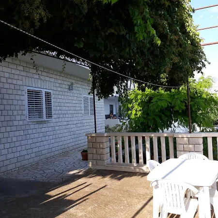 With A Parking Space Medici, Omis - 1045 미미체