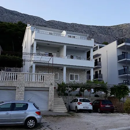 With A Parking Space Medici, Omis - 1045 아파트 *
