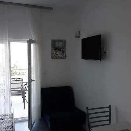 With A Parking Space Medici, Omis - 1045 * 미미체